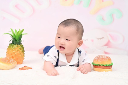 钦州宝宝在妈妈肚子里