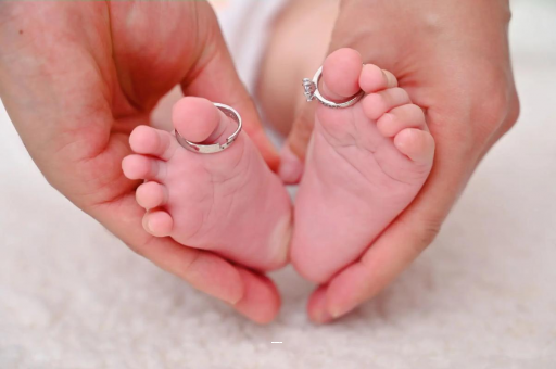 钦州宝宝挤眼睛是怎么回事 钦州宝宝挤眼睛是怎么回事